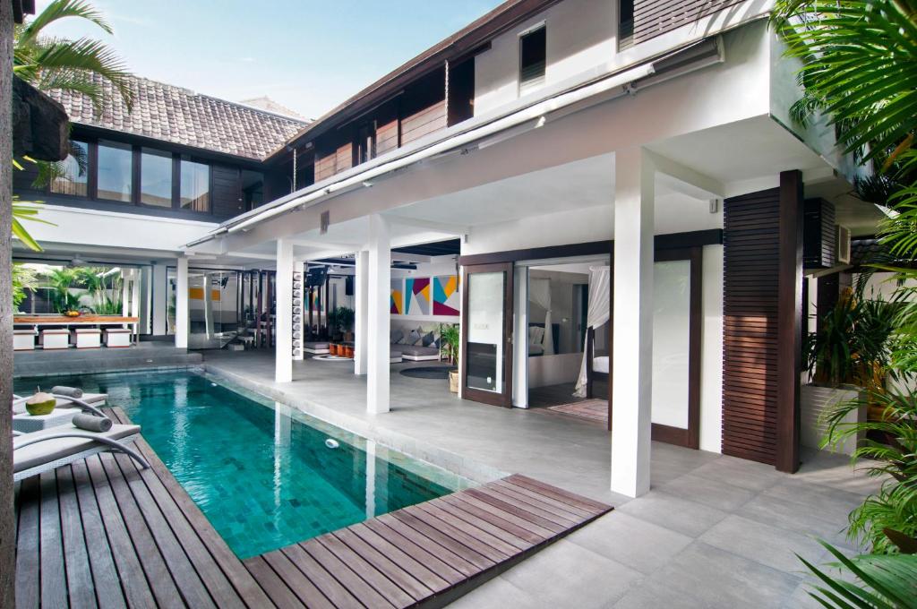 5BR Villa Sabtu - Minggu Villas Seminyak 5BR Villa Sabtu - Minggu Villas Seminyak