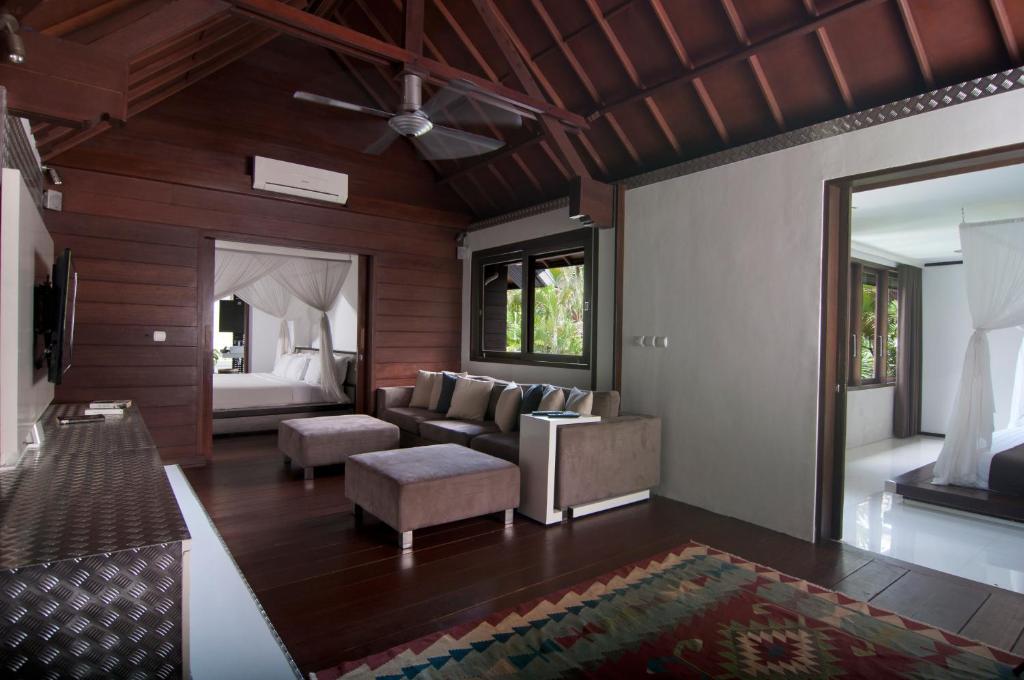 5BR Villa Sabtu - Minggu Villas Seminyak 5BR Villa Sabtu - Minggu Villas Seminyak