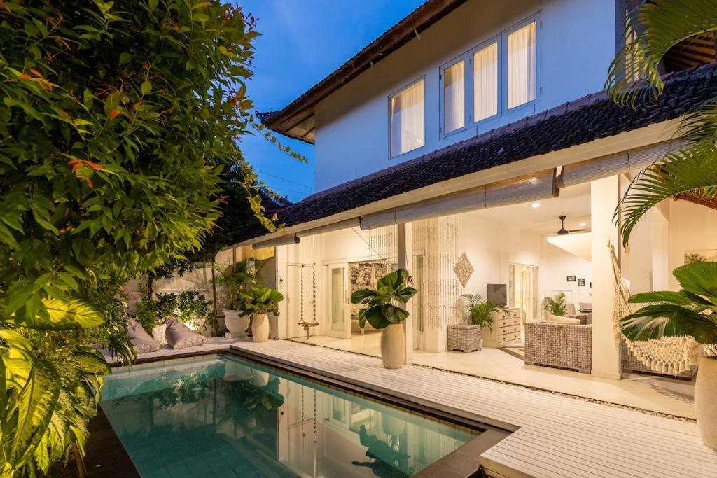 Villa 5mins to KuDeTa Beach club Villa 5mins to KuDeTa Beach club