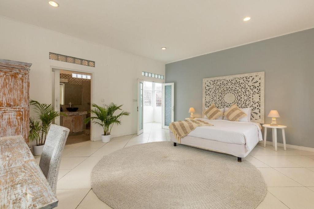 Villa 5mins to KuDeTa Beach club Villa 5mins to KuDeTa Beach club