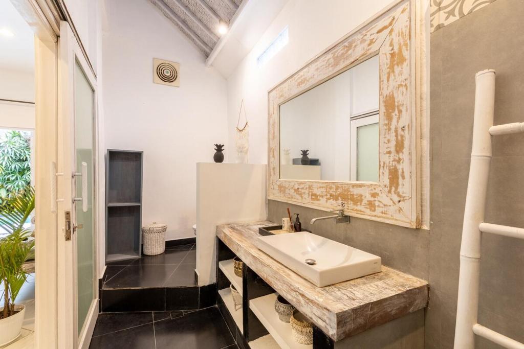 Villa 5mins to KuDeTa Beach club Villa 5mins to KuDeTa Beach club