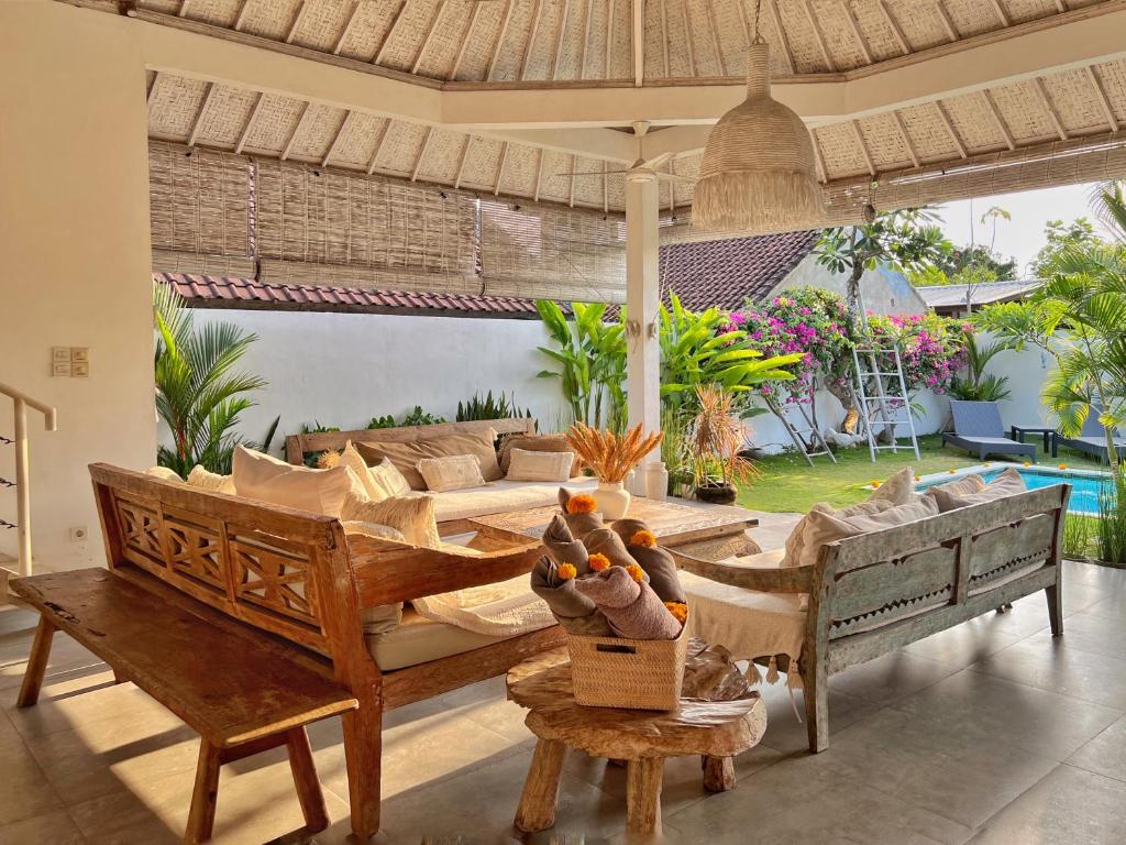 Villa Rocher - Modern 3 BR Villa Batu Belig 3 min beach Villa Rocher - Modern 3 BR Villa Batu Belig 3 min beach