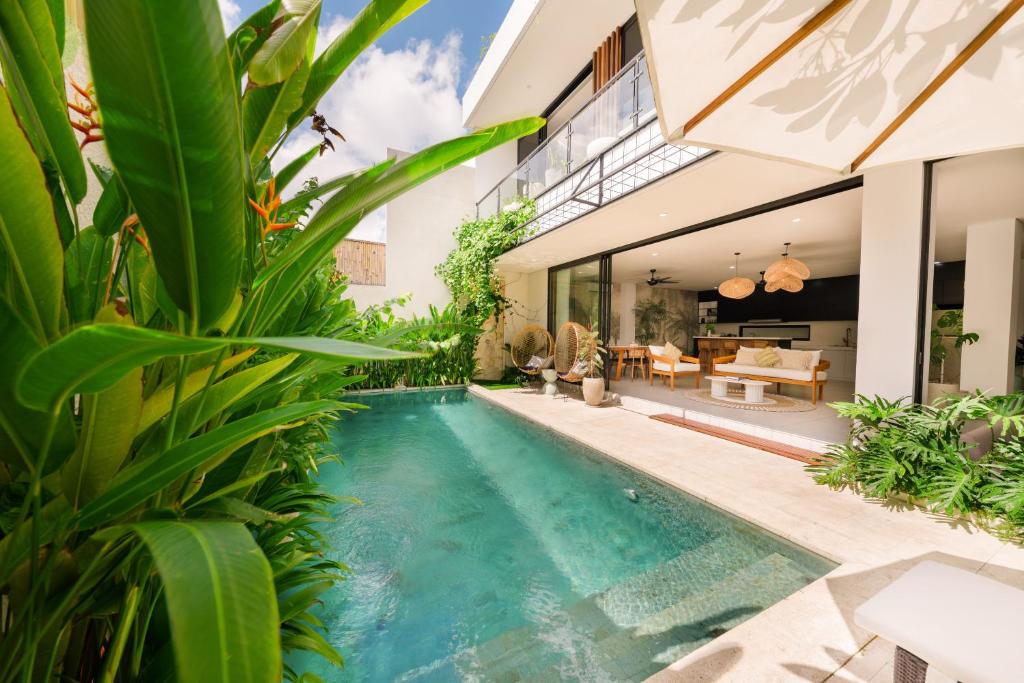 Shanti Villa - 3BR Luxury Private Pool Villa in Seminyak Shanti Villa - 3BR Luxury Private Pool Villa in Seminyak