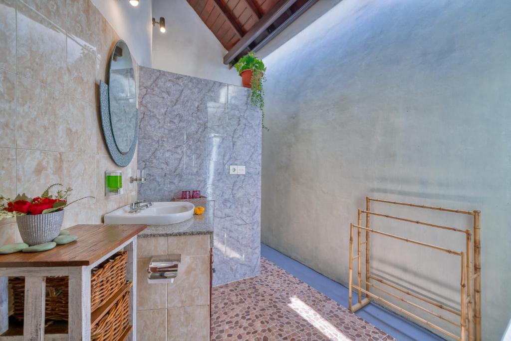 Peaceful 2bd Seminyak villa with Private Pool and Garden Peaceful 2bd Seminyak villa with Private Pool and Garden
