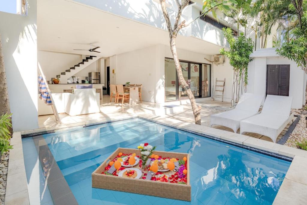 2BR Villa Central Seminyak,50 m walk to the beach 2BR Villa Central Seminyak,50 m walk to the beach