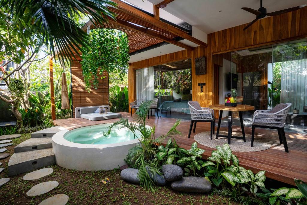 Kayunida - Charming 1BR Wooden Villa in Seminyak Kayunida - Charming 1BR Wooden Villa in Seminyak