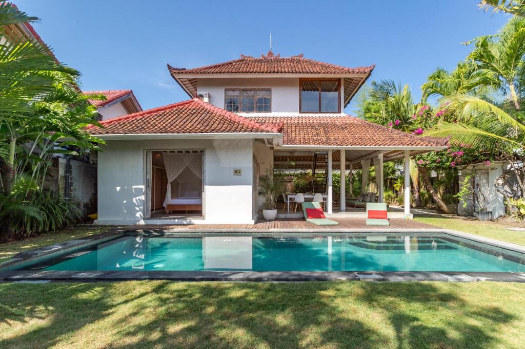 Villa Telma - Charming 2BR Villa in Central Seminyak, Walking Distance to Eat Street Villa Telma - Charming 2BR Villa in Central Seminyak, Walking Distance to Eat Street