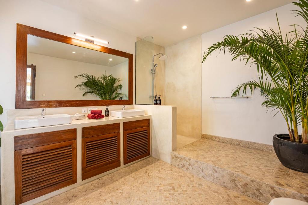 Villa Telma - Charming 2BR Villa in Central Seminyak, Walking Distance to Eat Street Villa Telma - Charming 2BR Villa in Central Seminyak, Walking Distance to Eat Street