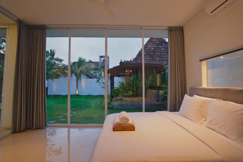 5BR in Seminyak Central Big yard