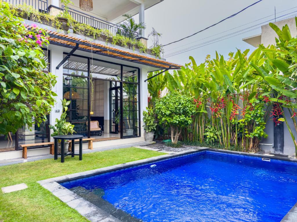 Stylish 3BR Seminyak Villa walking distance to Beach & Cafes