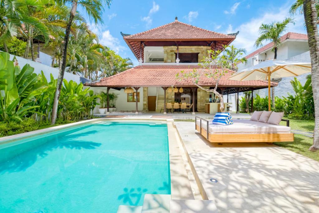 Villa Chandika - 4 BDR Villa with private Pool, walk to the beach Villa Chandika - 4 BDR Villa with private Pool, walk to the beach