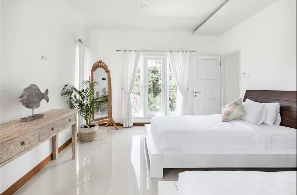 Central Seminyak Private 3 Bedroom Villa Roshi Central Seminyak Private 3 Bedroom Villa Roshi