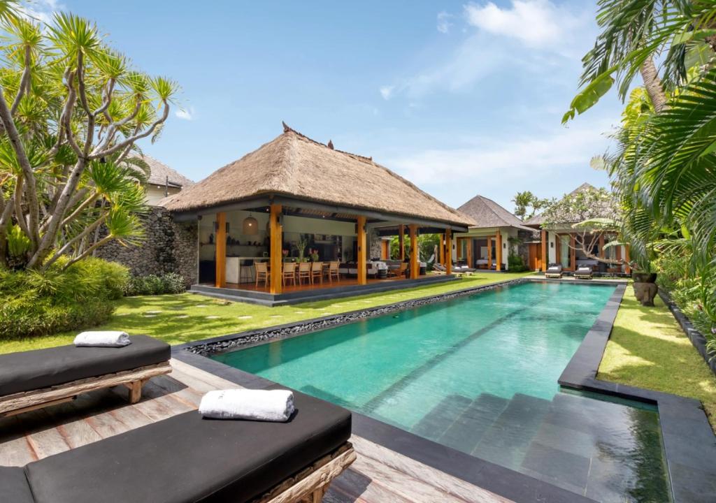 Villa Wolfe by Villa Finder Villa Wolfe by Villa Finder