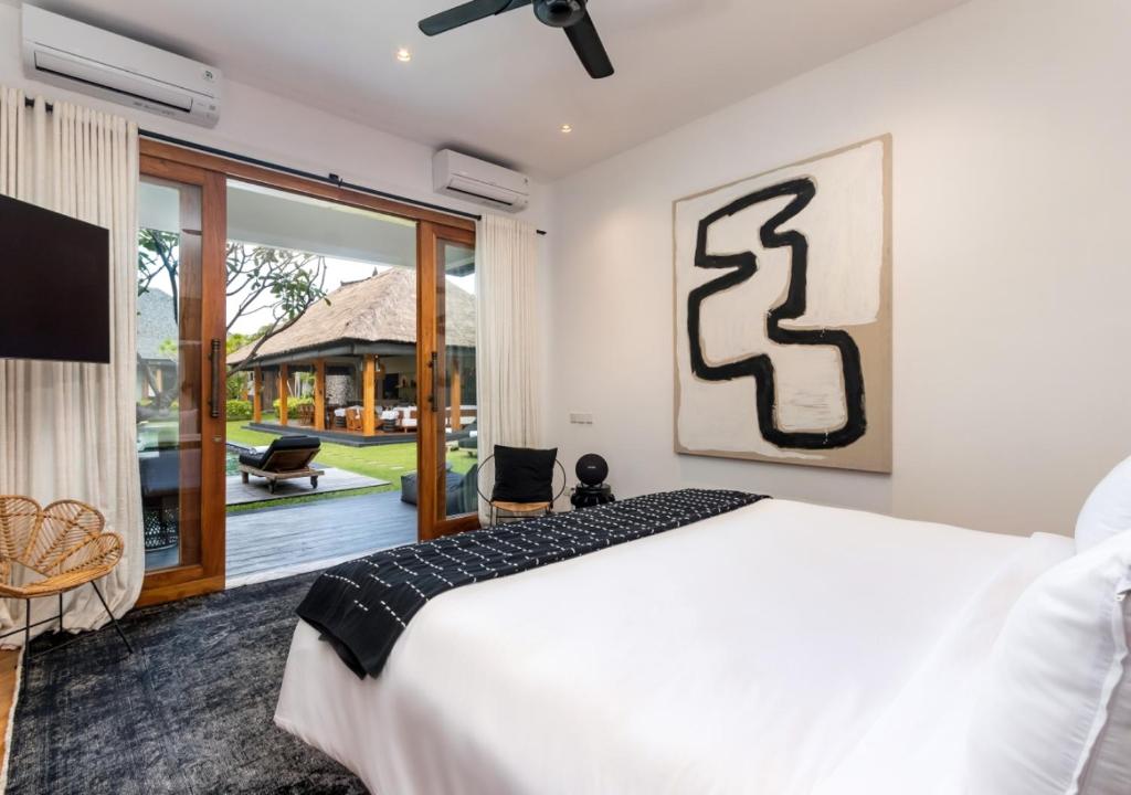 Villa Wolfe by Villa Finder Villa Wolfe by Villa Finder