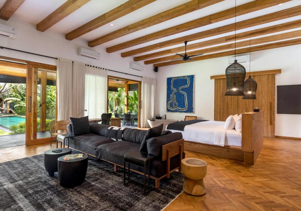Villa Wolfe by Villa Finder Villa Wolfe by Villa Finder