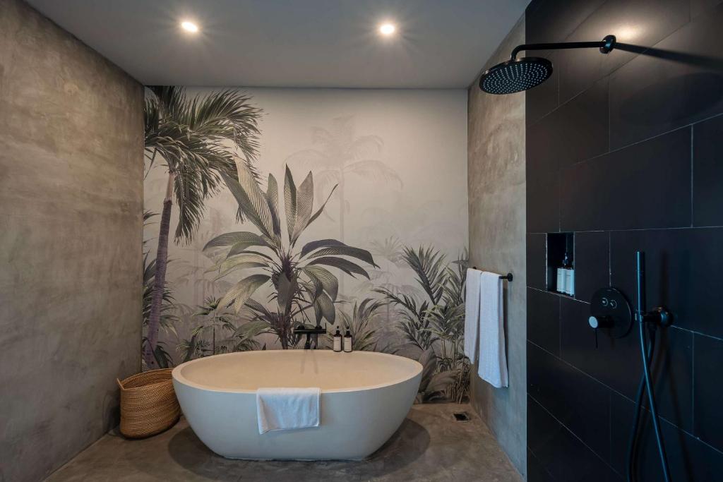 Artistic 4BD Villa with Private Pool & Jungle Vibes