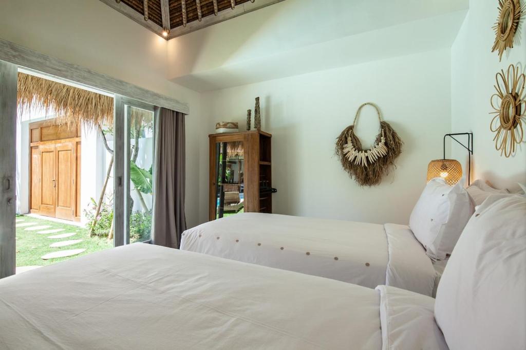 New 5 bedroom Villa close to Seminyak eat street