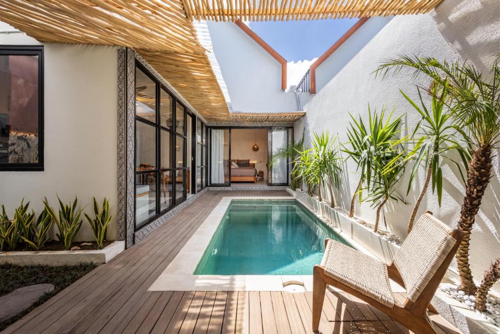 Modern and Petite 2bd Seminyak Villa Construction Near Modern and Petite 2bd Seminyak Villa Construction Near