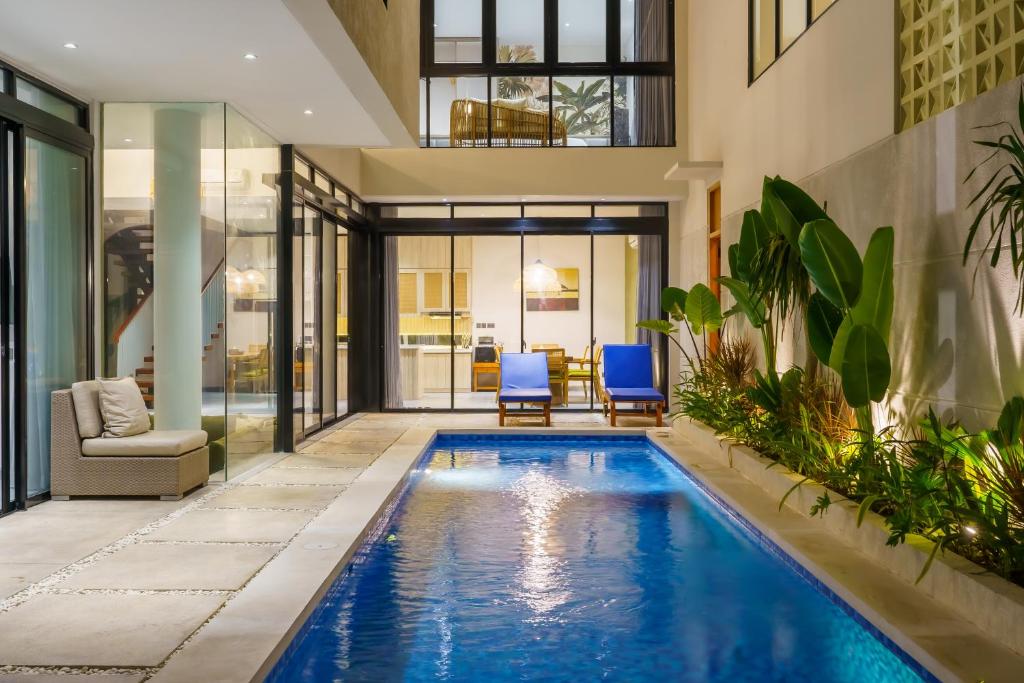 New 3 Bedroom Villa with rooftop central Seminyak