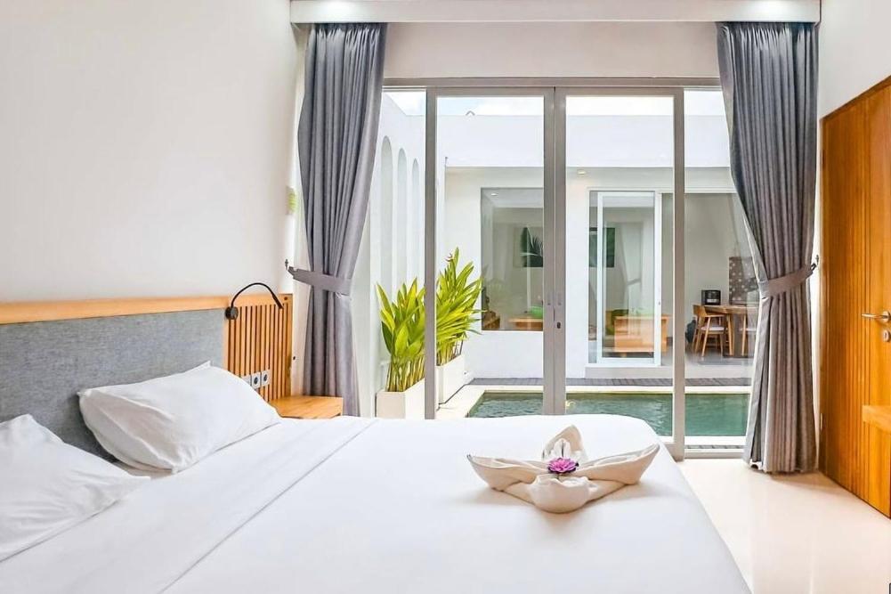 Luxurious Semeniyak new 2BR villa with a pool Luxurious Semeniyak new 2BR villa with a pool