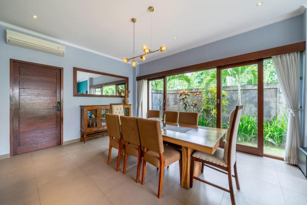 Villa Sunset-Near Seminyak Pool Free Airport Xfer Villa Sunset-Near Seminyak Pool Free Airport Xfer